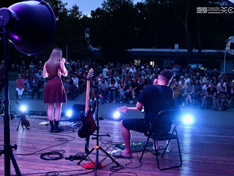 Na scenie zespół Gadowska z Gachami podczas koncertu na Przystani Miejskiej