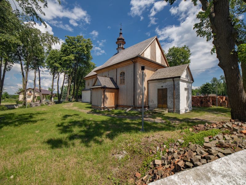 Na zdjęciu zabytkowy kościółek drewniany pw. św. Marcina w Tomaszowie Mazowieckim